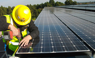 Wie installiert man Solarmodule auf Flachdächern und europäischen Schrägdächern?