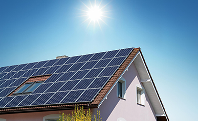 Solarmodule auf dem Dach sind die besten kommerziellen Solarmodule